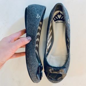 Gray Feminine Flats
